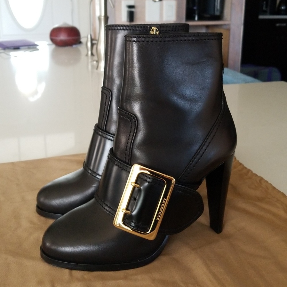 NWOT, Black leather Burberry boots